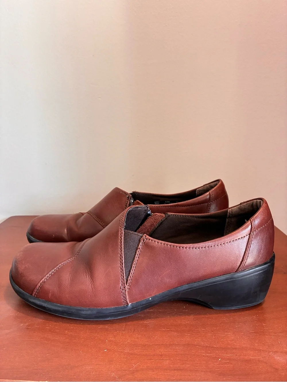 Clarks Bendables Brown Leather Side Zipper Slip-on Shoes Women’s Size 9.5